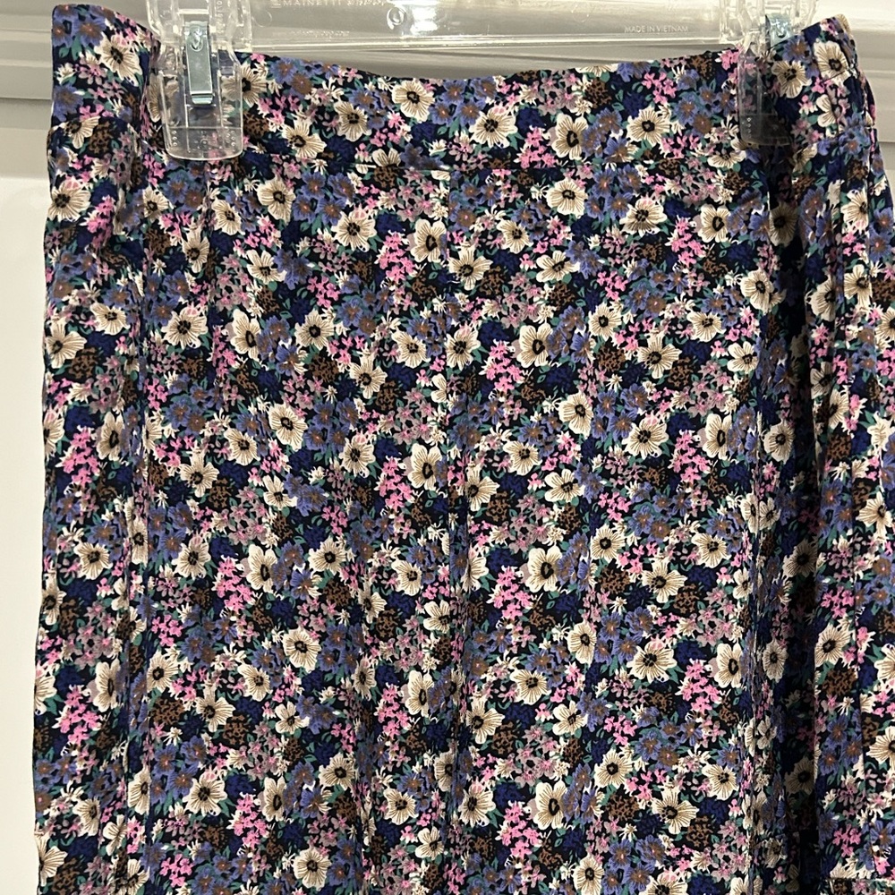 Natural Life flowered pants with flare bottoms - Picture 2 of 8